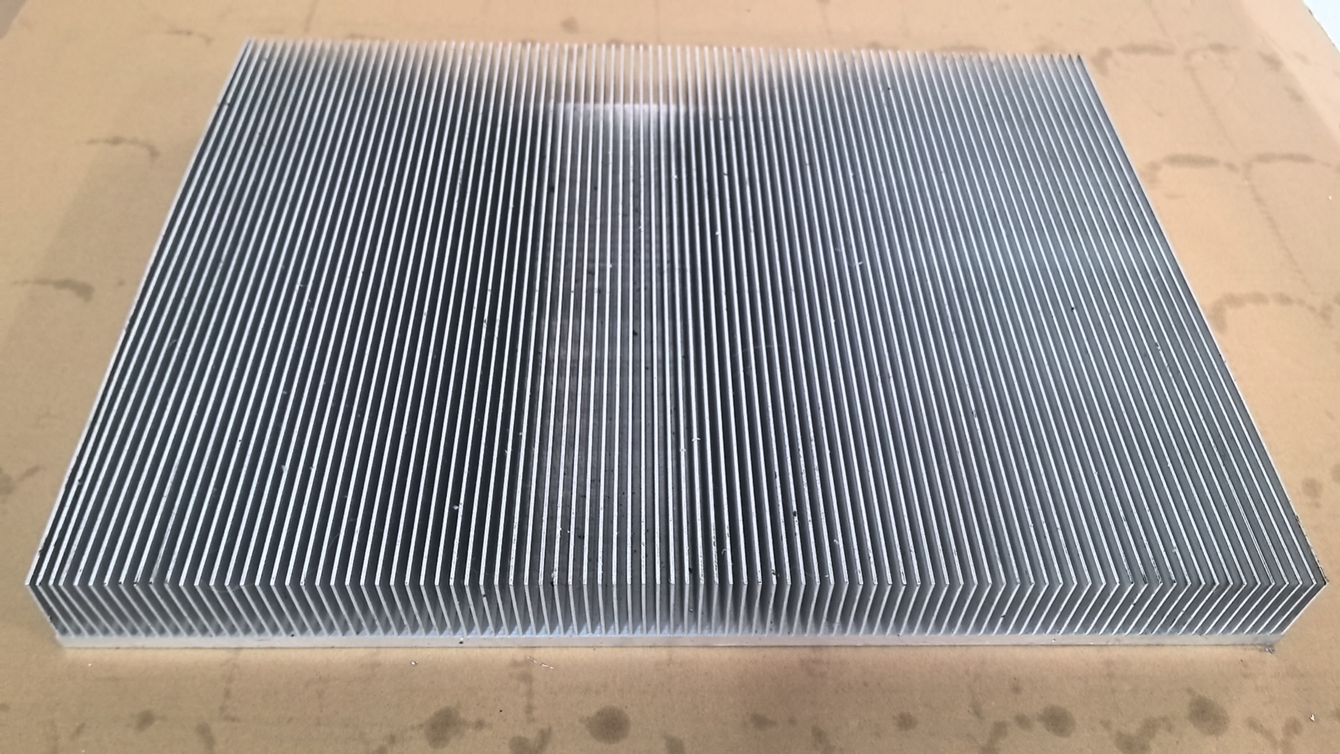 东莞汽车散热器厂家、批发、报价【鑫垣精密五金有限公司】、汽车散热器定制、汽车散热器直销